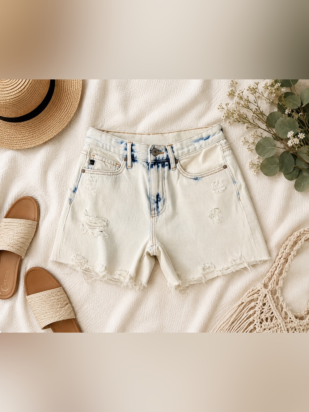 Kancan Distressed Acid Wash Denim Shorts Size 25 NWT Raw Hem High Rise